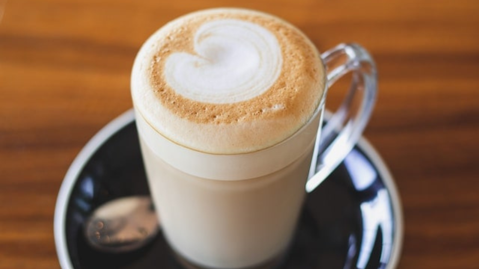 Caffe Latte Jasná volba milovníků mléčné kávy Latino Café Kava